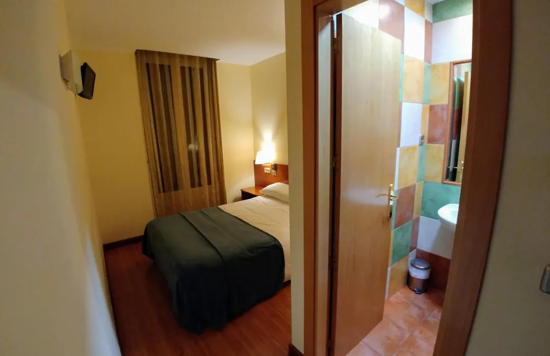 Hostal Prada Borges-1